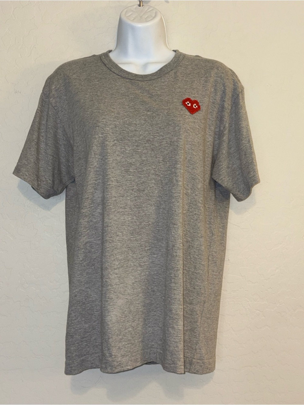 Comme des Garรงons Play Red Heart T-Shirt - Grey sizeโ Large